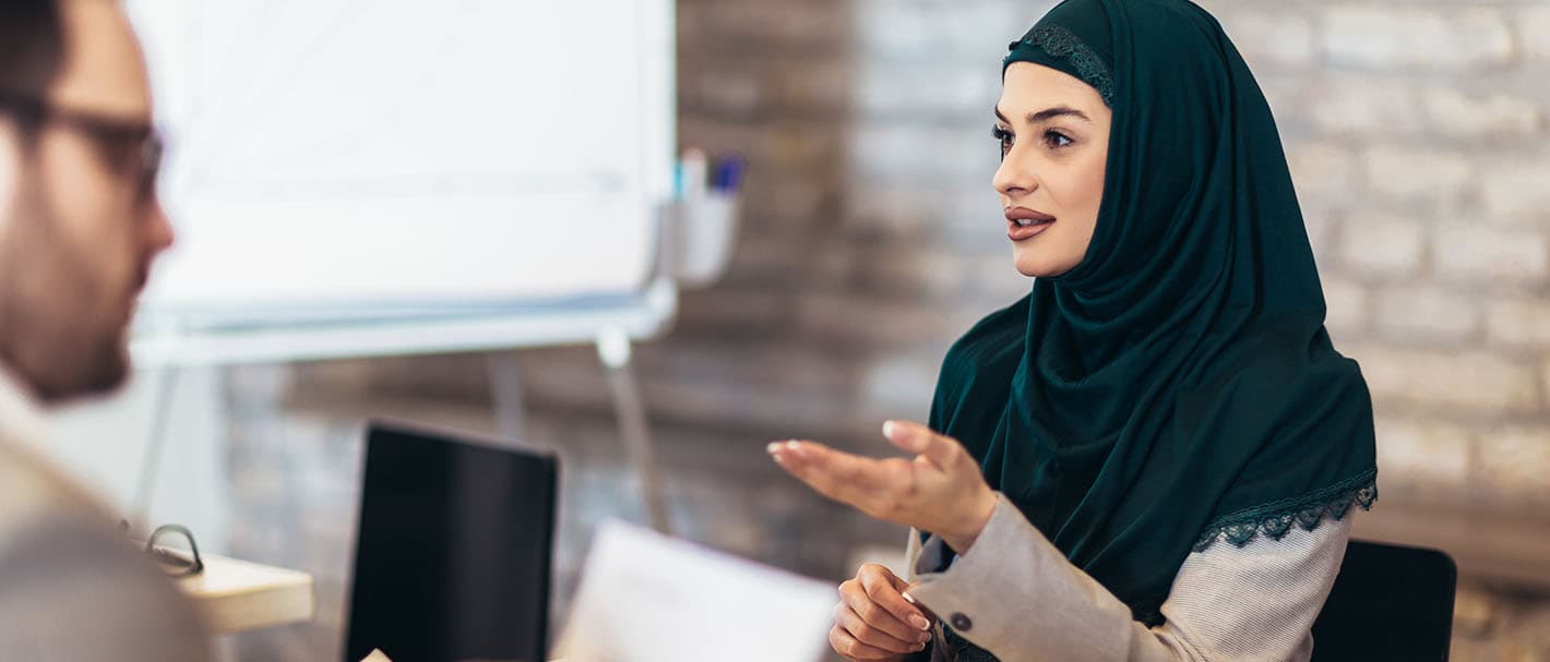 Studie zeigt: Muslimische Bewerberinnen und Bewerber haben auf dem Arbeitsmarkt geringere Chancen